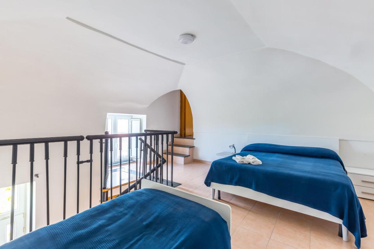 La TERRAZZA sul GIARDINO Apartment Procida Exterior foto