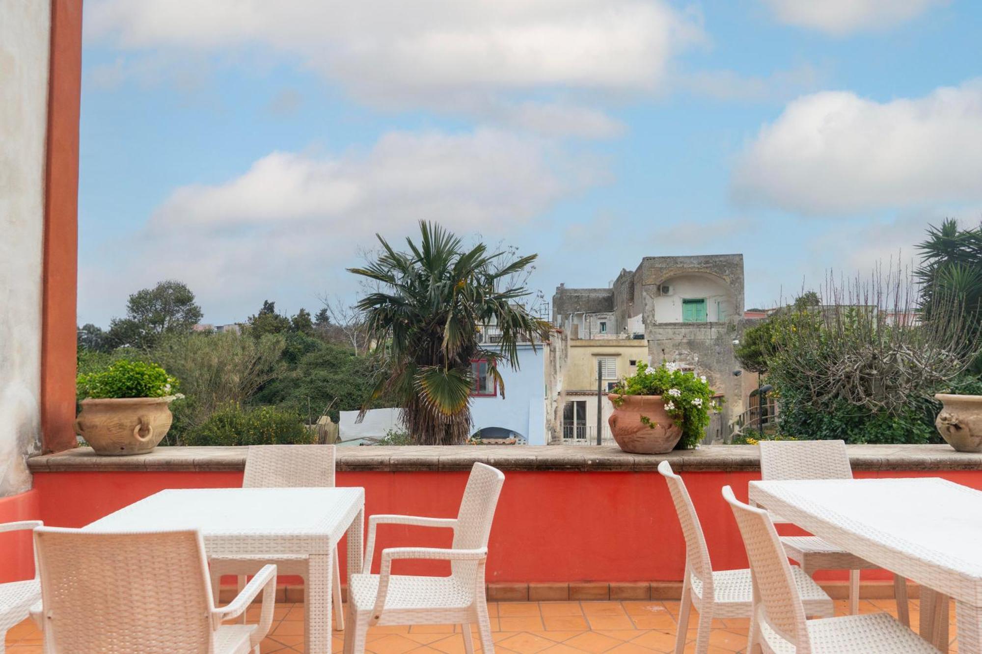 La TERRAZZA sul GIARDINO Apartment Procida Exterior foto