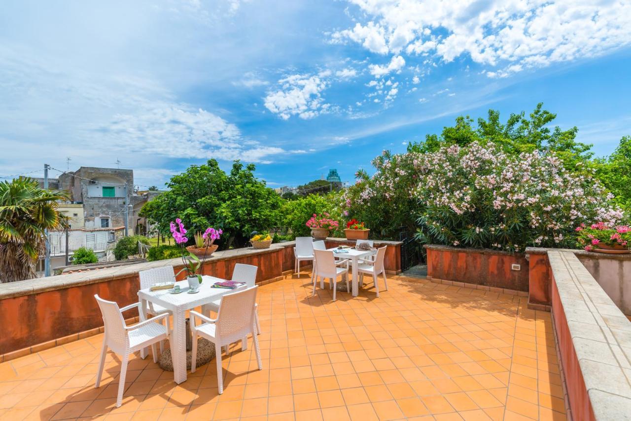 La TERRAZZA sul GIARDINO Apartment Procida Exterior foto