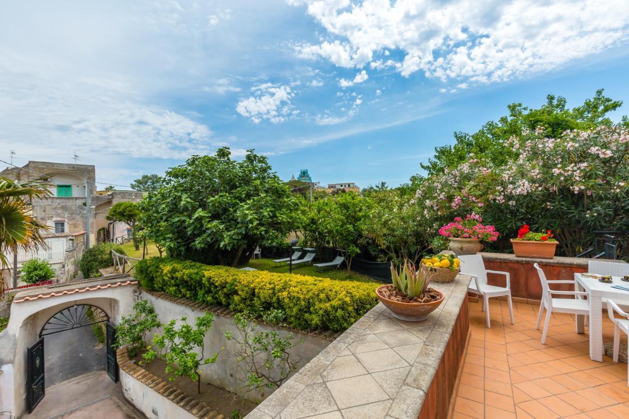 La TERRAZZA sul GIARDINO Apartment Procida Exterior foto